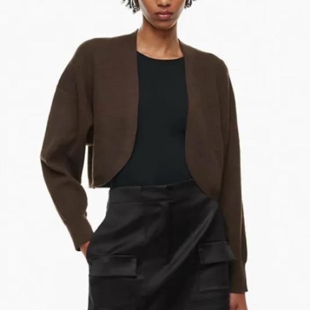 PRICE DROP; SEND OFFERS! Aritzia Babaton Decision Shrug